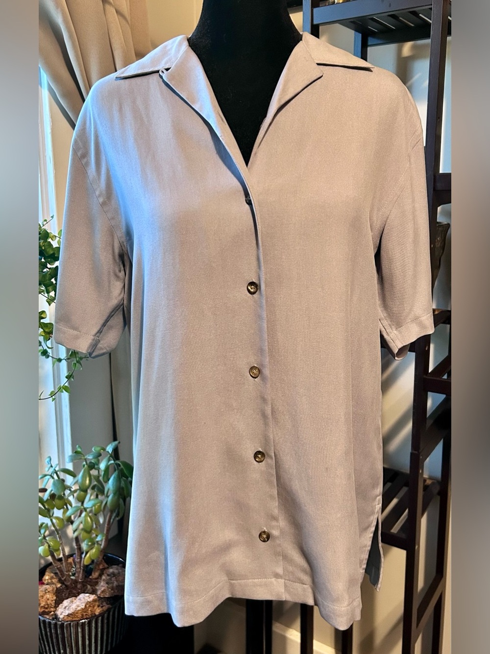 Cutter & Buck 100% Silk Women's Short-Sleeve Button Front Top